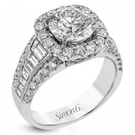 ROUND-CUT HALO ENGAGEMENT RING IN PLATINUM WITH DIAMONDS