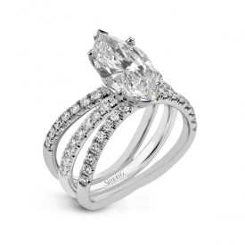 MARQUISE-CUT ENGAGEMENT RING & MATCHING WEDDING BAND IN PLATINUM WITH DIAMONDS