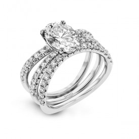 OVAL-CUT ENGAGEMENT RING & MATCHING WEDDING BAND IN PLATINUM WITH DIAMONDS