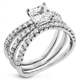 PRINCESS-CUT ENGAGEMENT RING & MATCHING WEDDING BAND IN PLATINUM WITH DIAMONDS