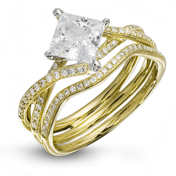 PRINCESS-CUT CRISS-CROSS ENGAGEMENT RING & MATCHING WEDDING BAND IN 18K GOLD WITH DIAMONDS