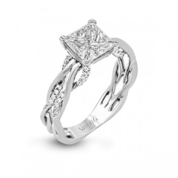 PRINCESS-CUT CRISS-CROSS ENGAGEMENT RING IN PLATINUM WITH DIAMONDS